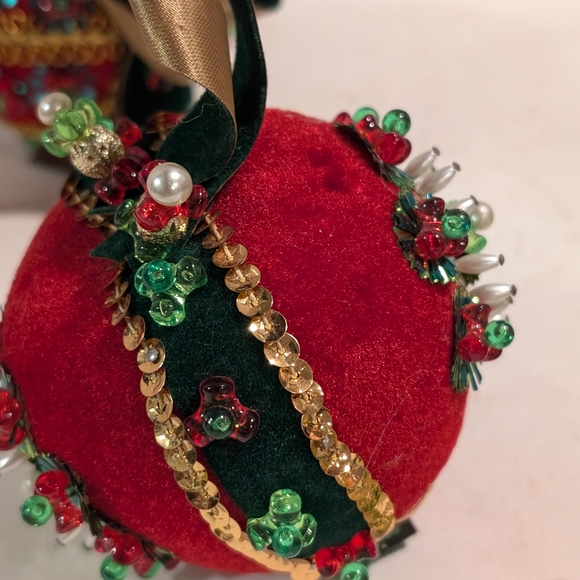 4 Vintage Handmade Push Pin Christmas Ornament Beaded Sequins Corded Trim - Picture 8 of 10